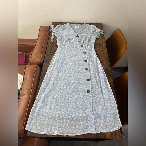 JOA Button Front Crepe Midi Dress - Picture 5 of 13